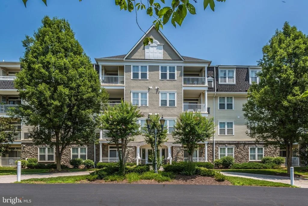 Photo of Unit 304 at 2500 WATERSIDE DRIVE