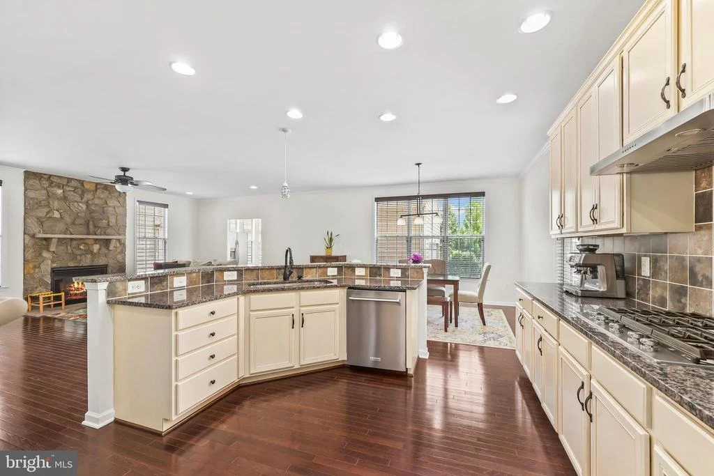 Photo of 43245 BARNSTEAD DRIVE