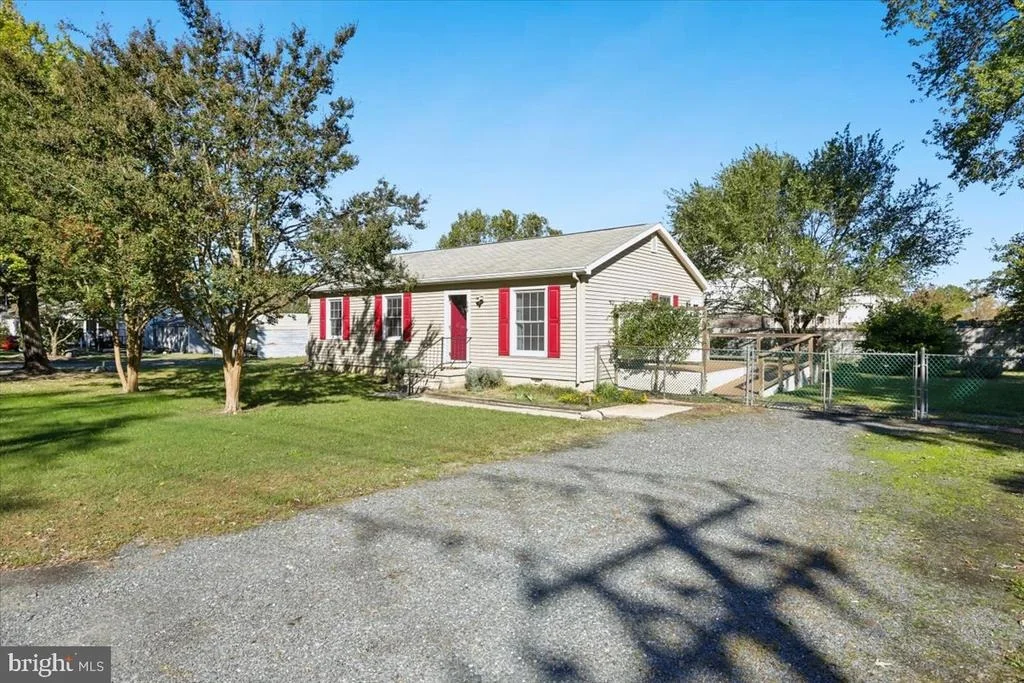 Photo of 103 HONEYSUCKLE DRIVE