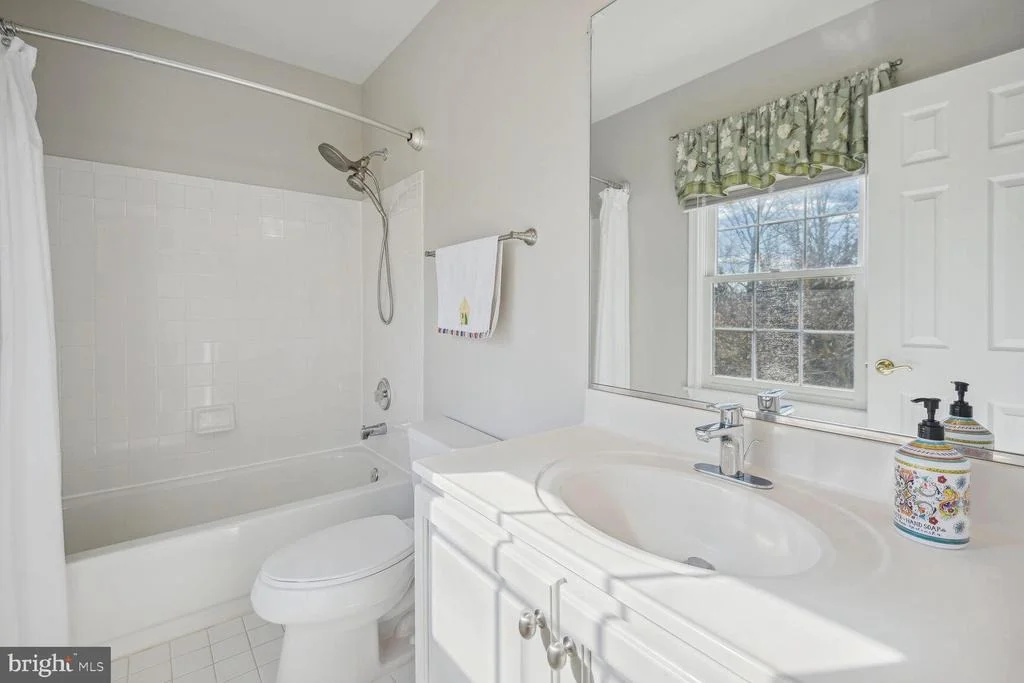 Photo of 10 MAPLECREST COURT