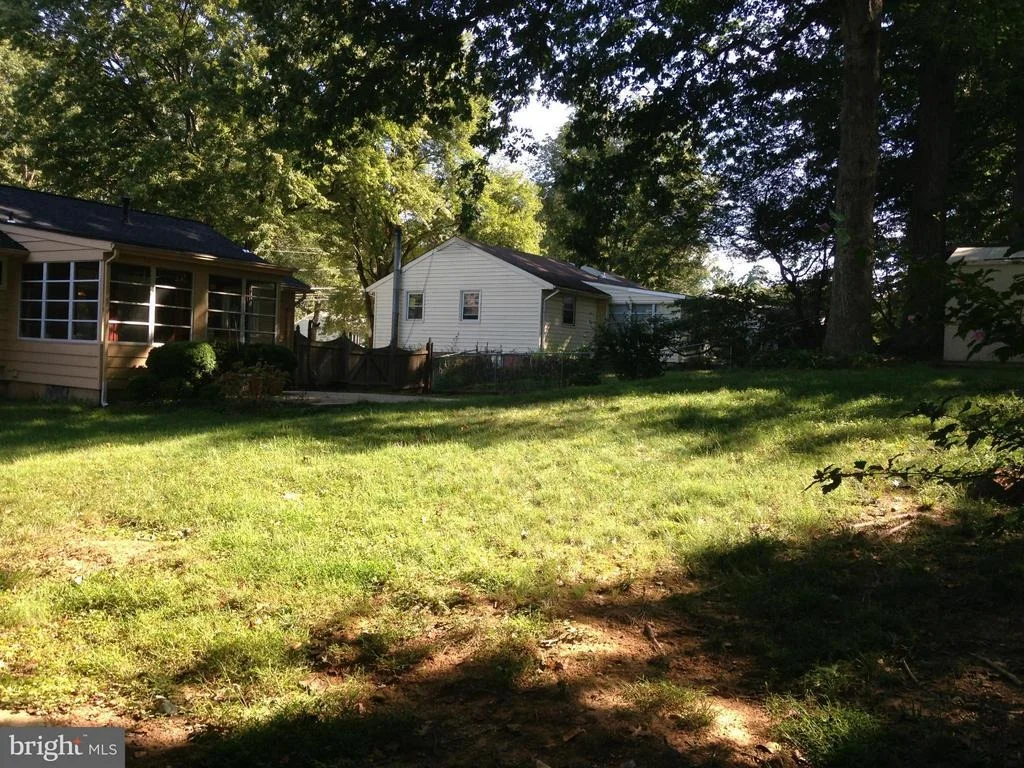 Photo of 5522 QUEENSBERRY AVENUE