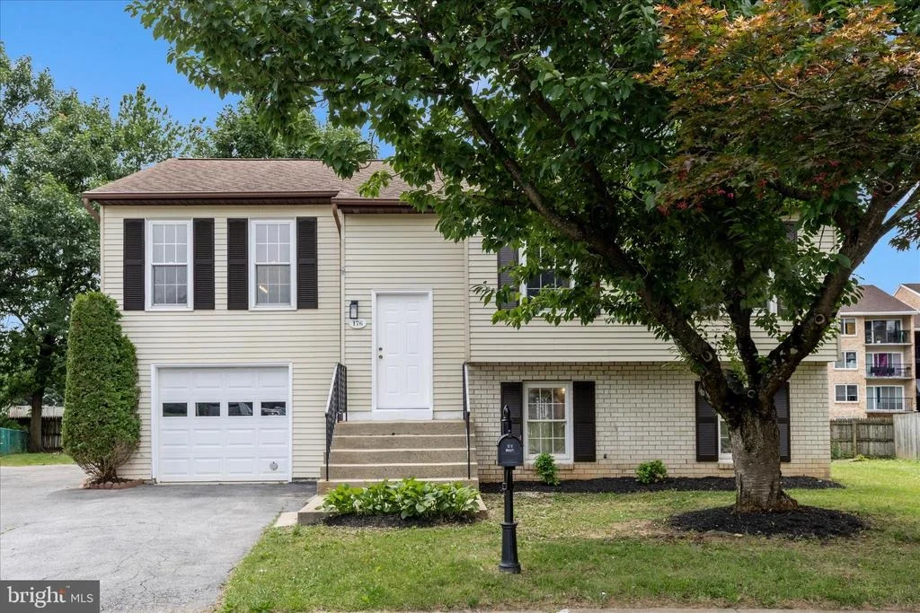 Photo of 176 STONEYBROOK COURT