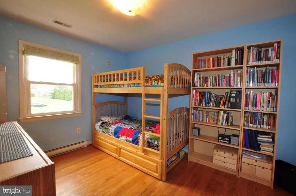 Photo of 10121 JOHNS DRIVE
