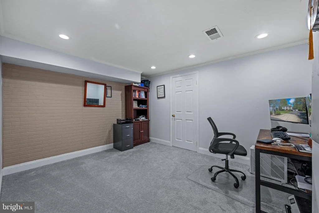 Photo of 6 STARLIGHT COURT