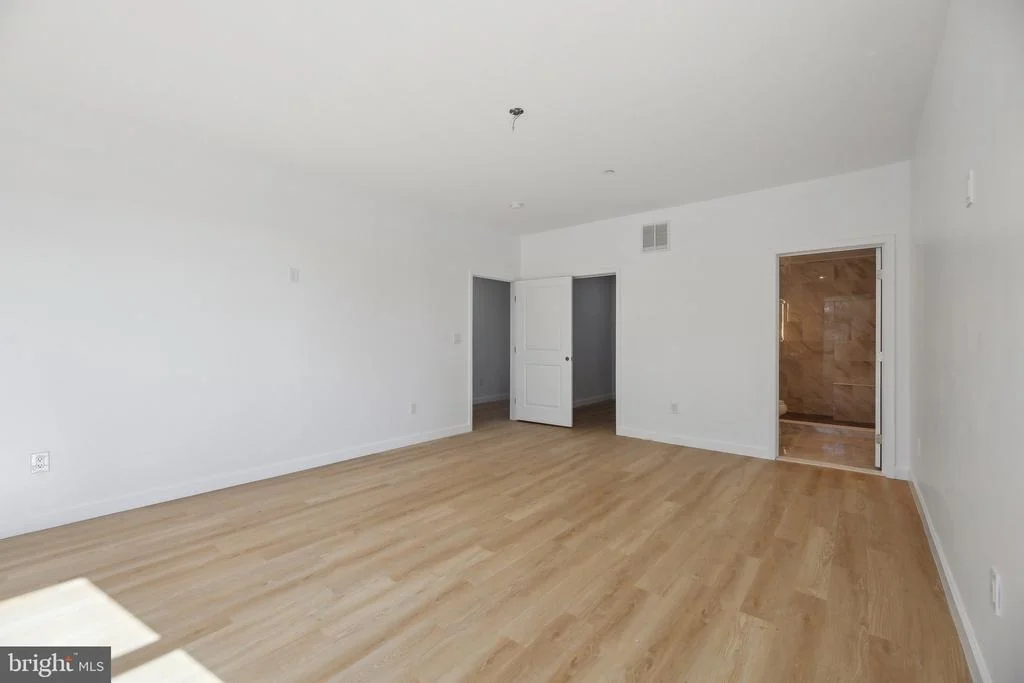 Photo of 8325 GROVE ANGLE ROAD
