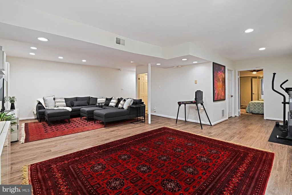 Photo of 7712 LEAR ROAD