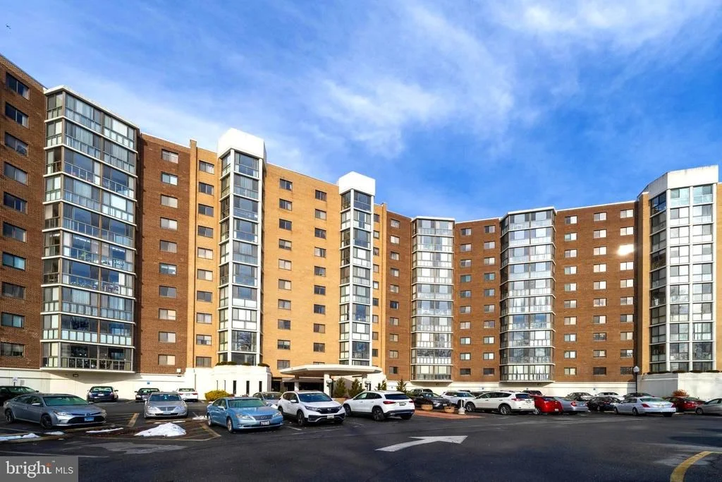 Photo of Unit 3621 at 15115 INTERLACHEN DR