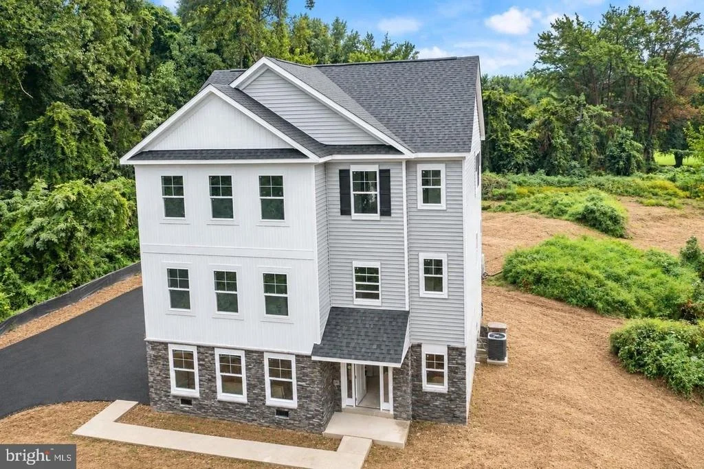 Photo of 721 NOLLMEYER ROAD