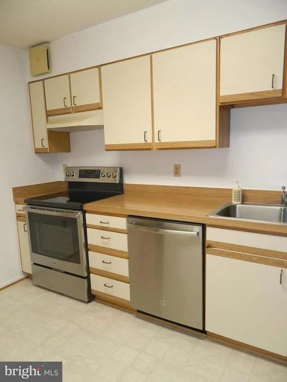 Photo of Unit 2107 at 15107 INTERLACHEN DRIVE