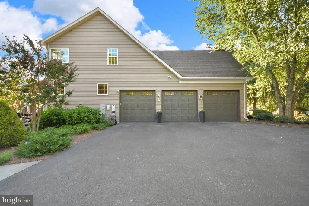 Photo of 4606 MOCKINGBIRD LANE