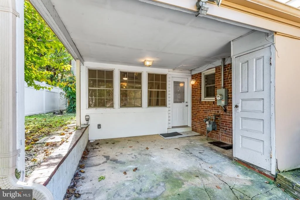 Photo of 6015 FOREST ROAD
