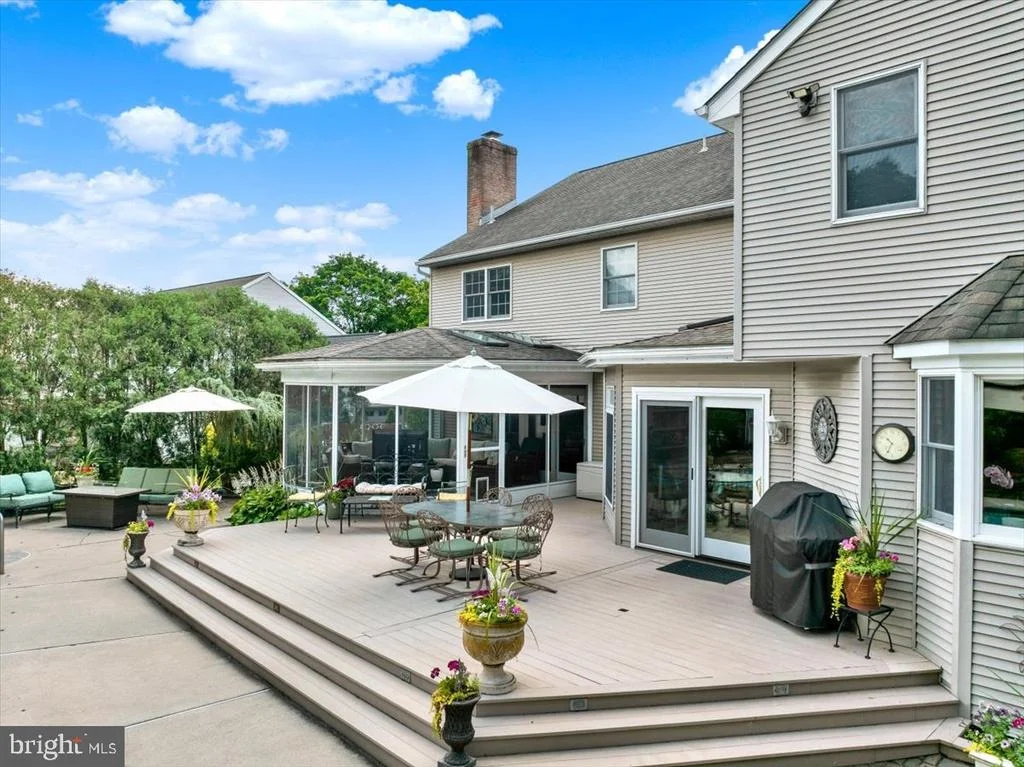 Photo of 225 LOGAN AVENUE