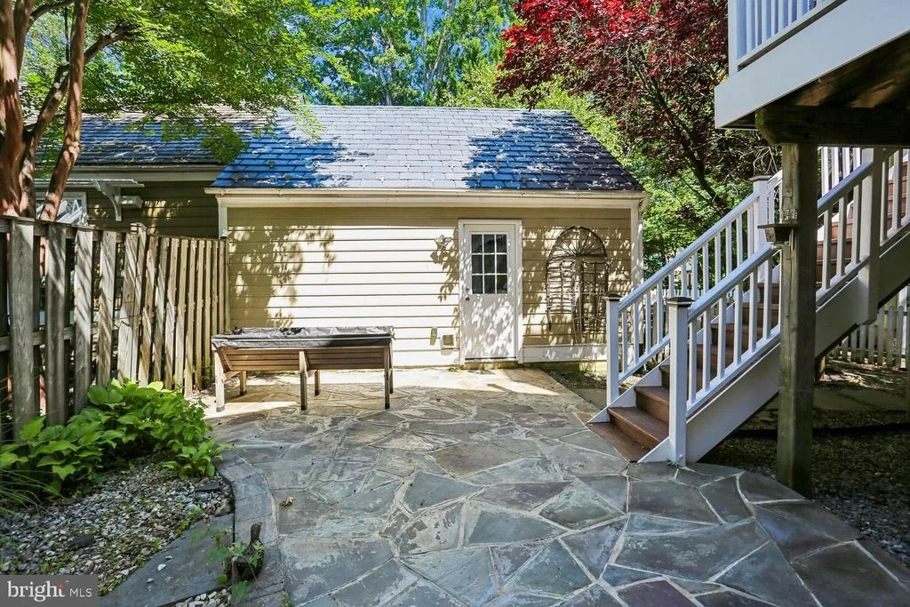 Photo of 465 TSCHIFFELY SQUARE ROAD