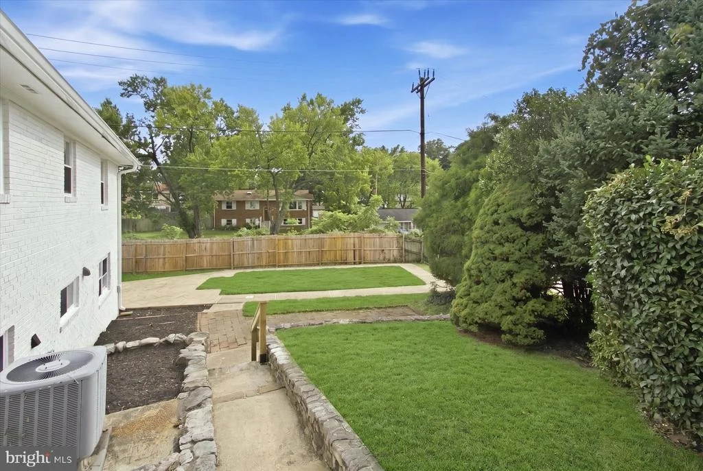 Photo of 9013 PINEHURST DRIVE