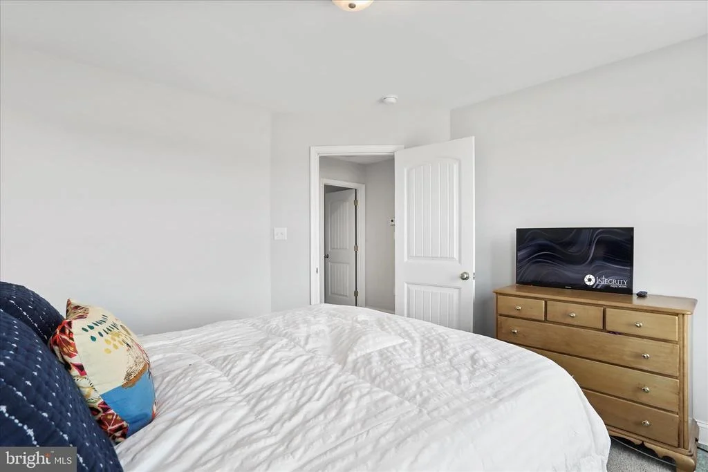 Photo of 219 SUMMERFIELD WAY