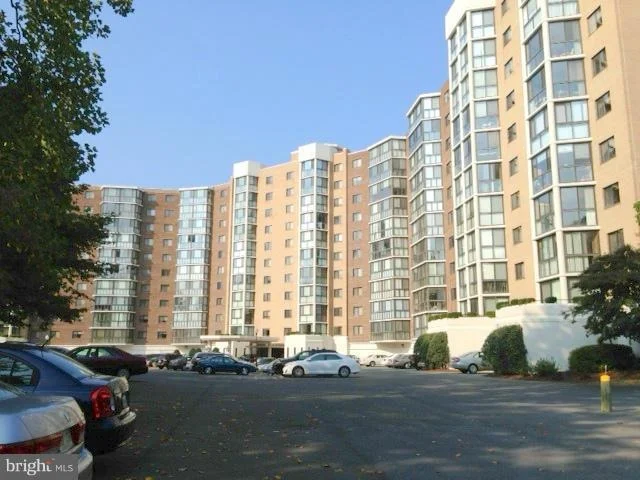 Photo of Unit 3926 at 15115 INTERLACHEN DRIVE