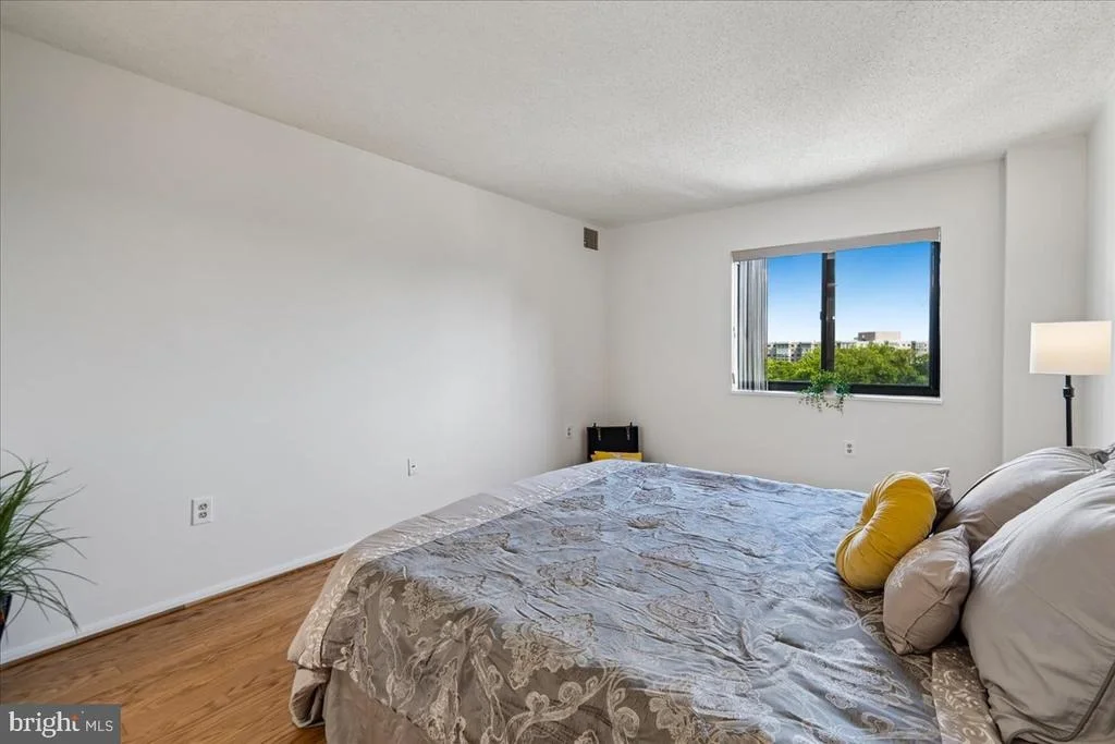 Photo of Unit 3901 at 15115 INTERLACHEN DRIVE