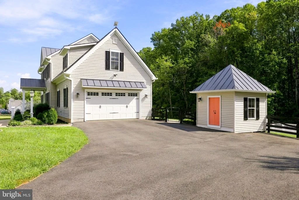 Photo of 7135 LEEDS MANOR ROAD