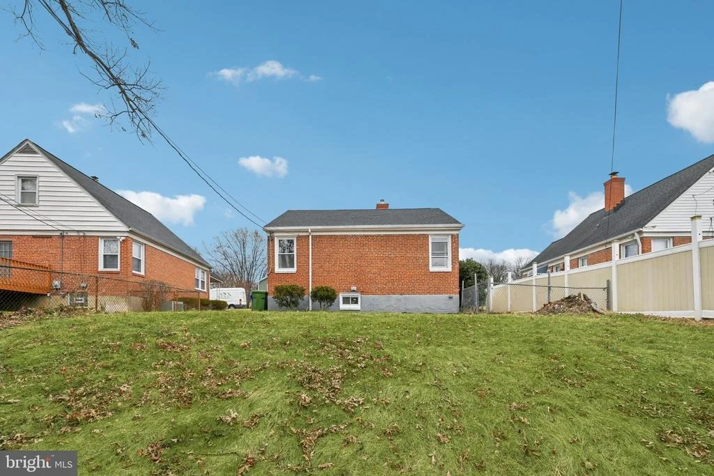 Photo of 4902 GILRAY DRIVE