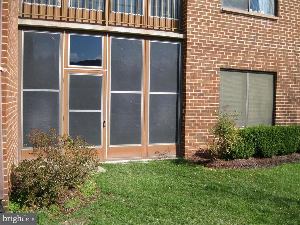 Photo of Unit 871B at 15311 PINE ORCHARD DRIVE