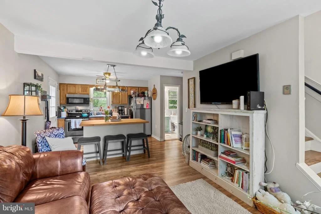 Photo of 1304 NAUGAHYDE ROAD