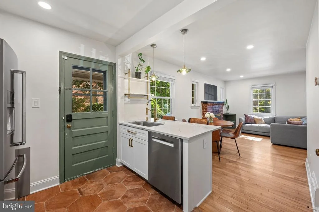 Photo of 403 WILLIAMSBURG DRIVE N