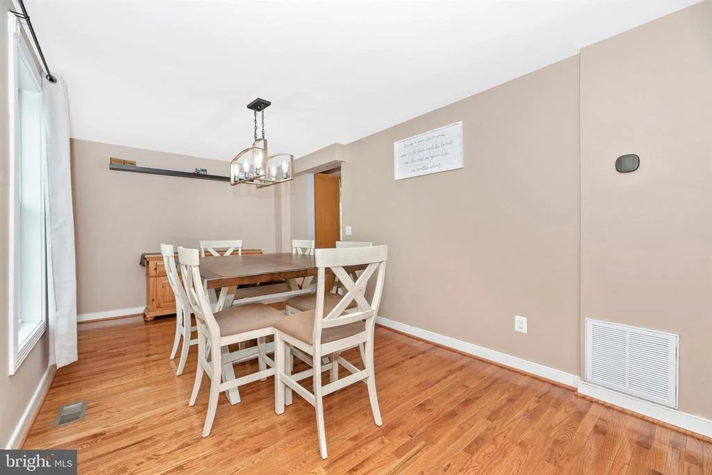 Photo of 1 E E STREET