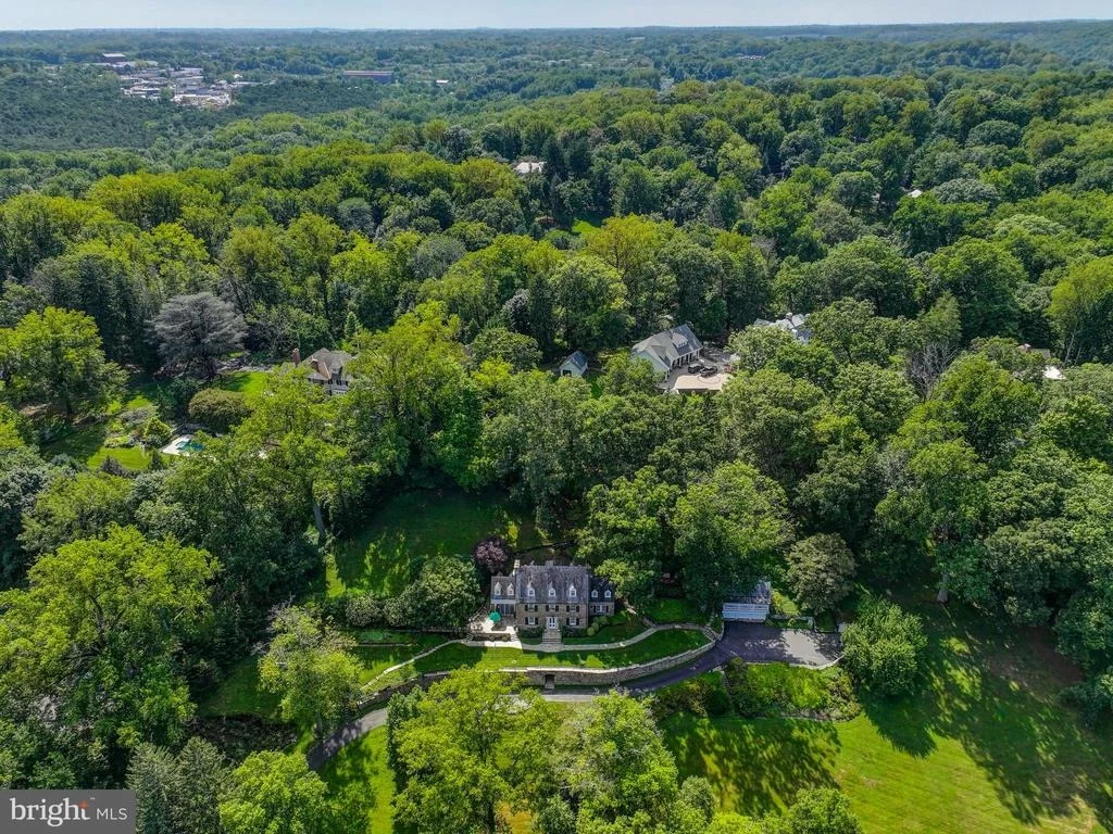 Photo of 1860 CIRCLE ROAD
