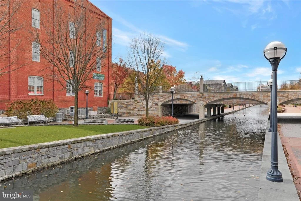 Photo of 20 MAXWELL SQUARE