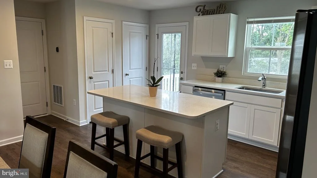 Photo of 840 WINGTIP WAY