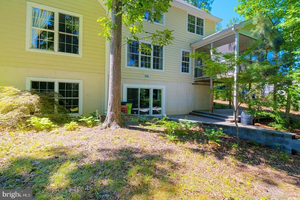 Photo of 142 W SHORE DRIVE
