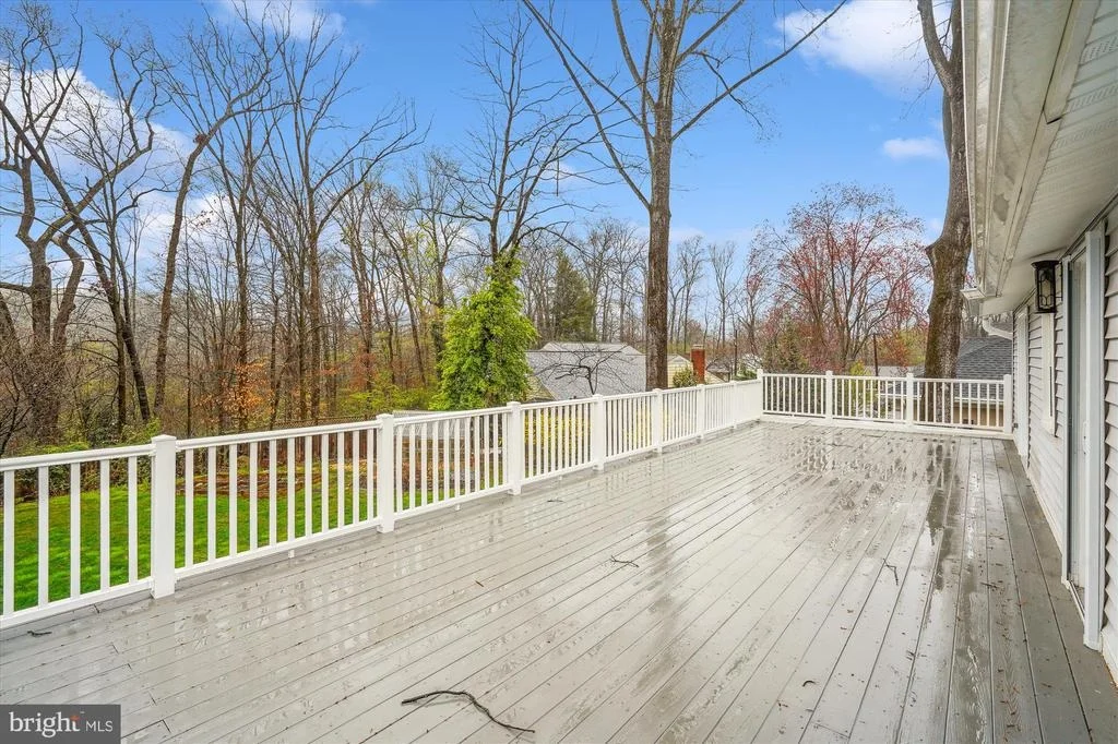 Photo of 5514 INVERCHAPEL ROAD