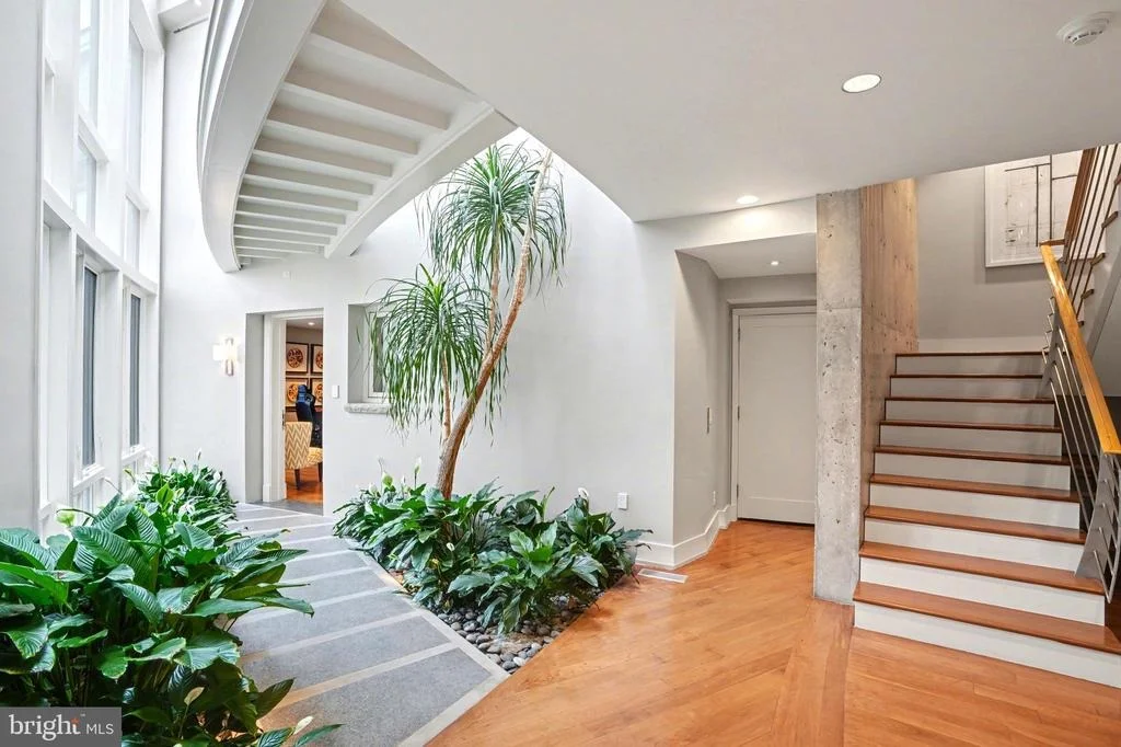 Photo of 1100 CREST LANE