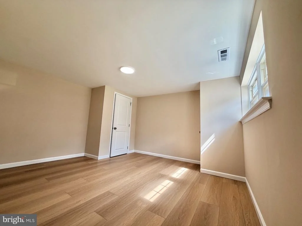 Photo of 806 SUNSET DRIVE