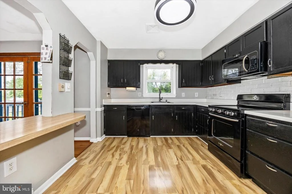 Photo of 3905 SUGARLOAF DRIVE