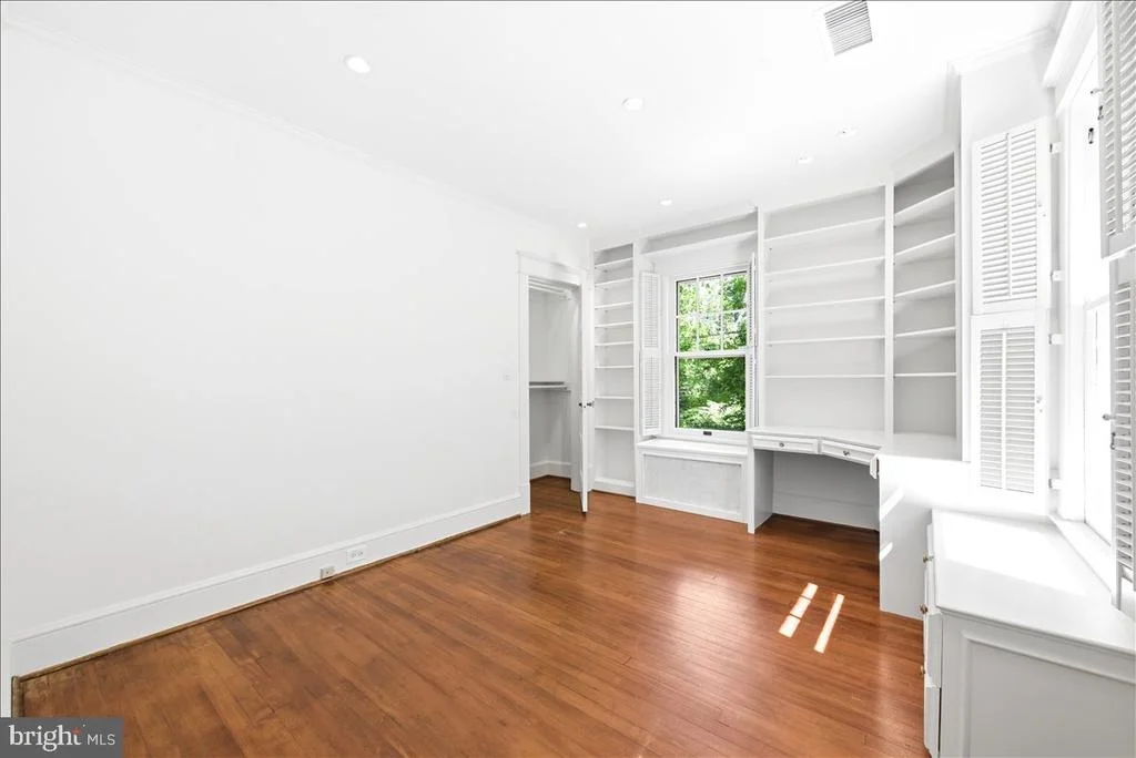 Photo of 7109 MEADOW LANE