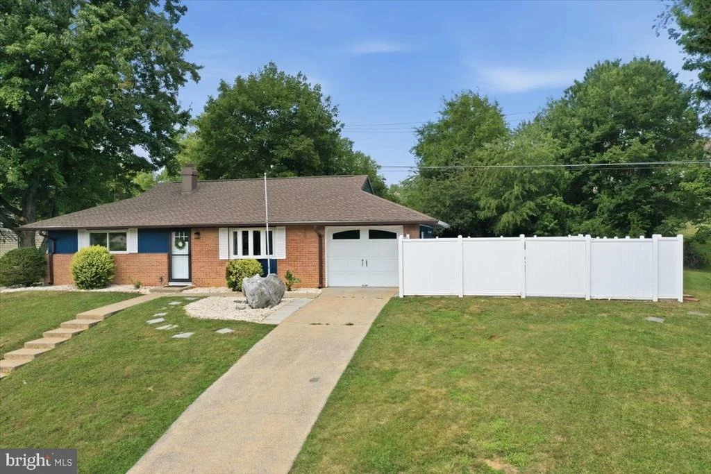 Photo of 1405 OUTER DRIVE