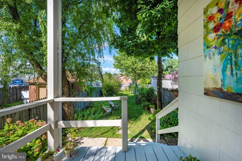 Photo of 323 W 7TH STREET