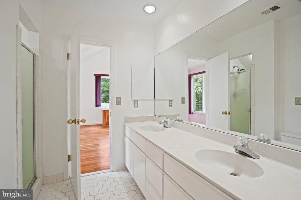 Photo of 10320 GLEN ROAD
