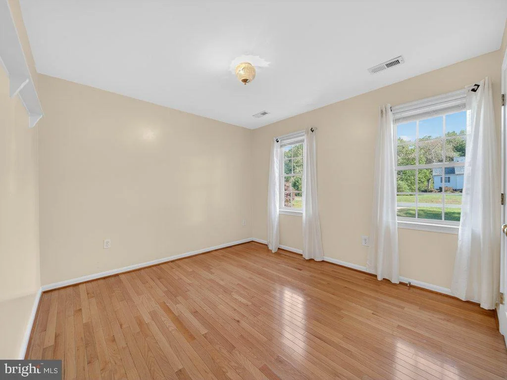 Photo of 9290 BAKER STREET