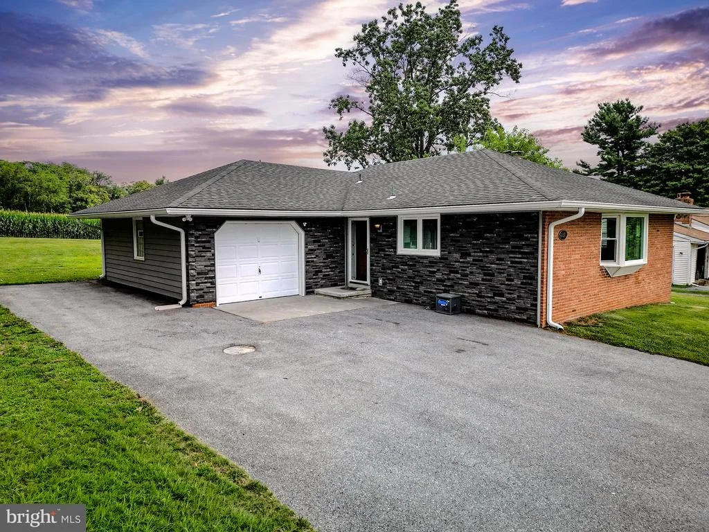 Photo of 4090 BOTELER ROAD