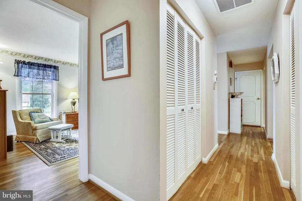 Photo of 15225 CENTERGATE DRIVE