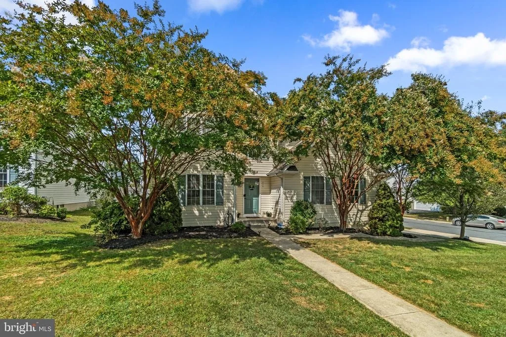 Photo of 814 WELLESLEY COURT