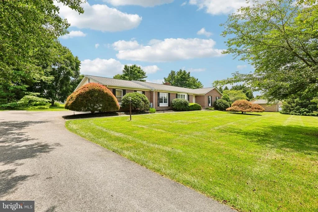 Photo of 2215 CHEROKEE DRIVE