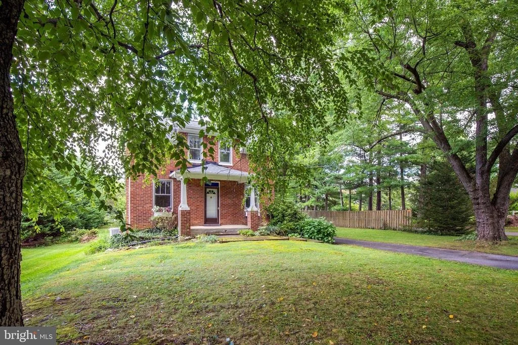 Photo of 1661 SHOOKSTOWN ROAD