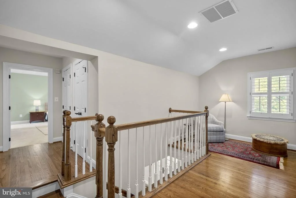 Photo of 710 WOODSIDE PARKWAY