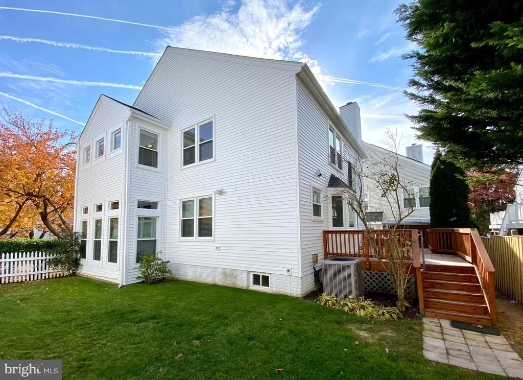 Photo of 14703 PONDSIDE DRIVE