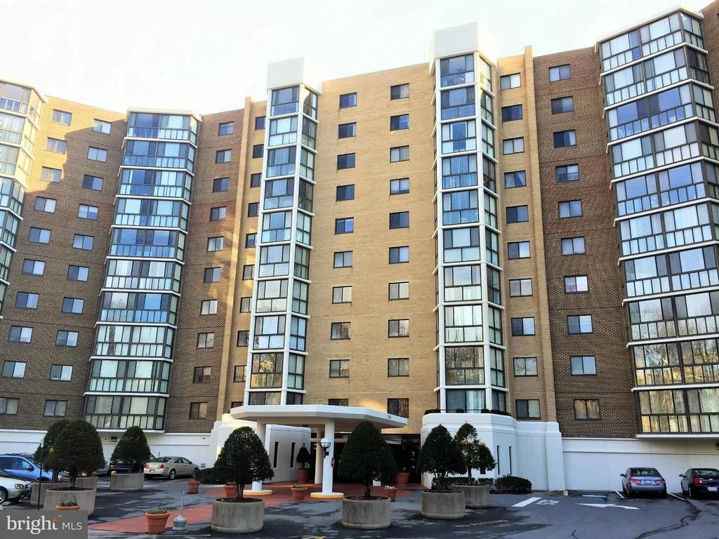 Photo of Unit 4614 at 15100 INTERLACHEN DRIVE