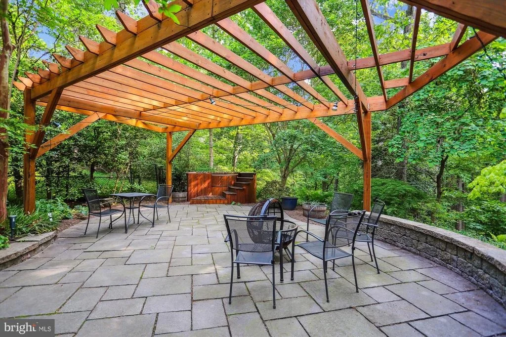 Photo of 222 HILLSBORO DRIVE