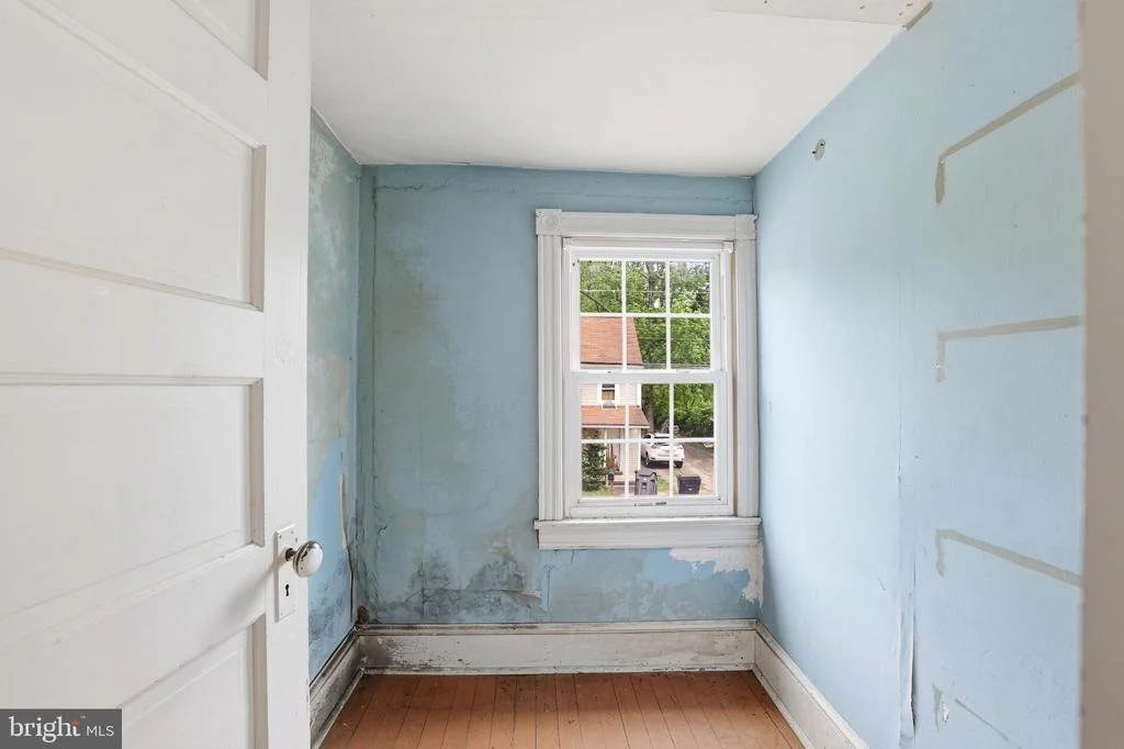 Photo of 523 HAY ROAD